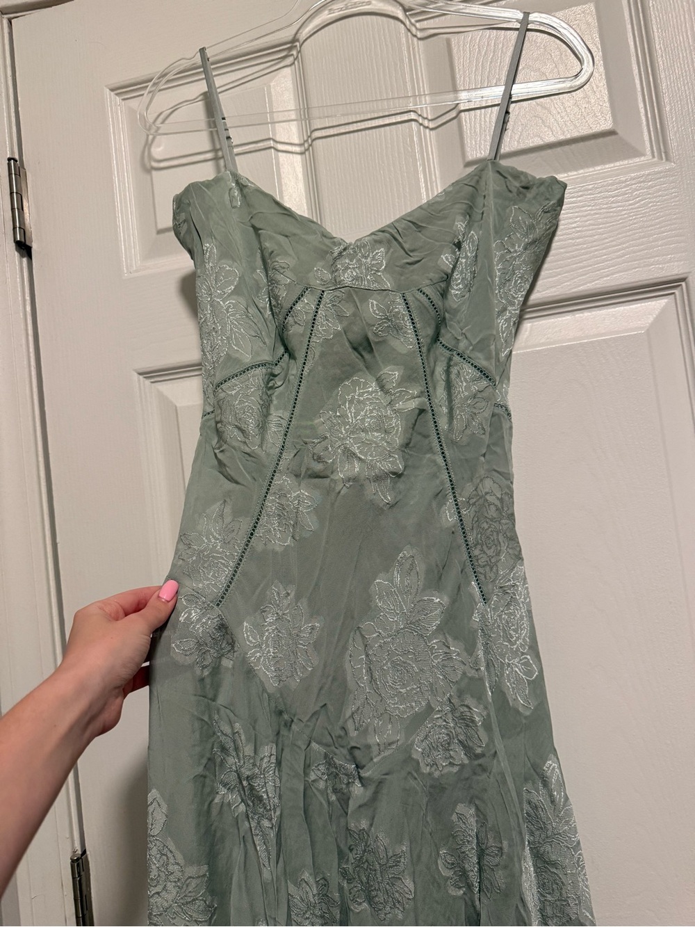 HOUSE OF CB Seren Pistachio Floral Lace Back Maxi Dress NWOT - Picture 5 of 9